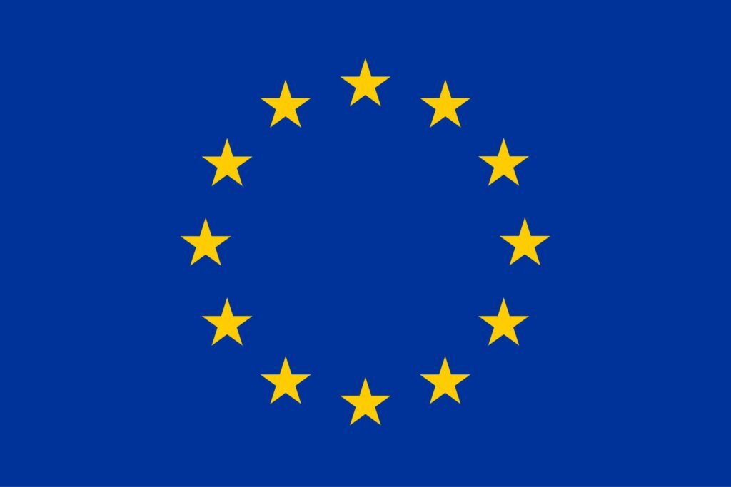 Bandera de la Unión Europea en el marco del análisis de nuevas reglas contra el greenwashing en la UE.