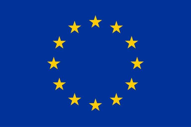 Bandera de la Unión Europea en el marco del análisis de nuevas reglas contra el greenwashing en la UE.